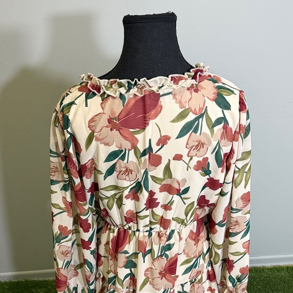 Elegant Floral Long Sleeve Dress - Picture 5 of 5